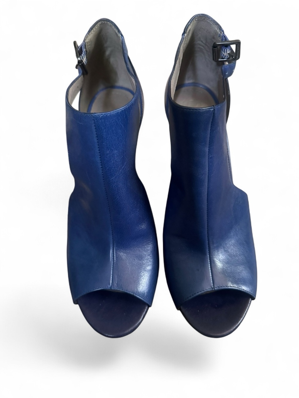 Gorgeous Vince Camuto Blue peep toe Wedges in EUC